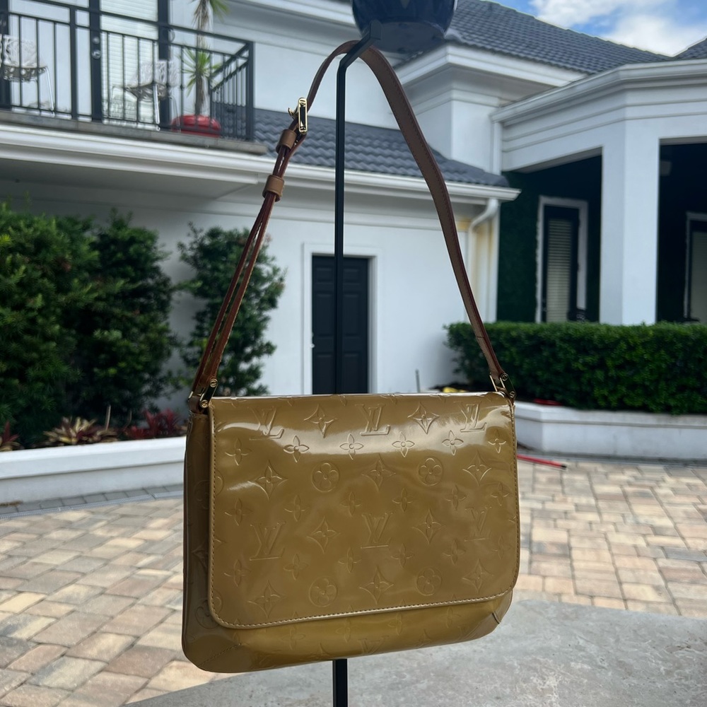 LOUIS VUITTON Monogram Vernis Thompson Street